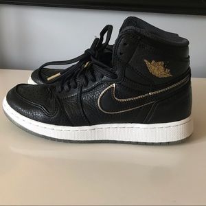 Air Jordan 1 Retro High OG Black Sneakers
